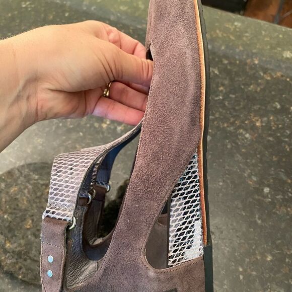 Tsobu Charcoal *Sin* Sandals EUC Sz 8 - Picture 9 of 10